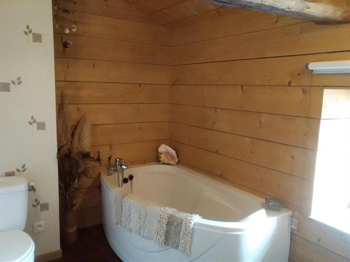 Les Tournesols Bed & Breakfast La Bernardiere Bagian luar foto